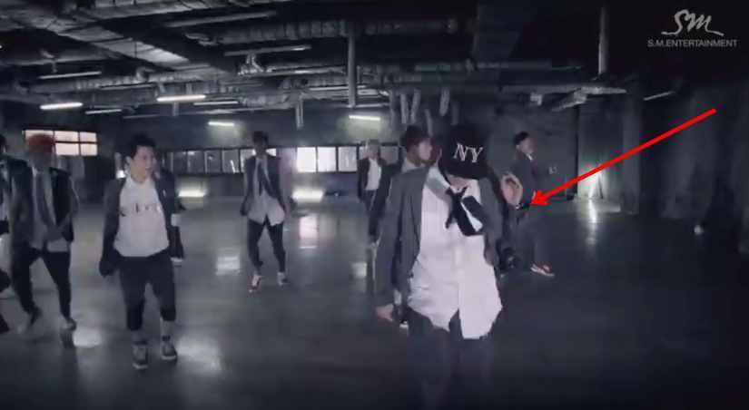 Sạn trong MV khủng Kpop: V (BTS) lạc quẻ, Rosé (BLACKPINK) đứng hình-5