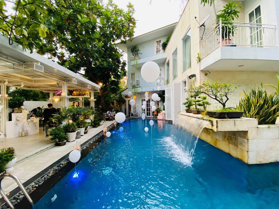 Đăng ảnh nóng bên hồ bơi, Shark Khoa khoe biệt thự quá đẹp-4