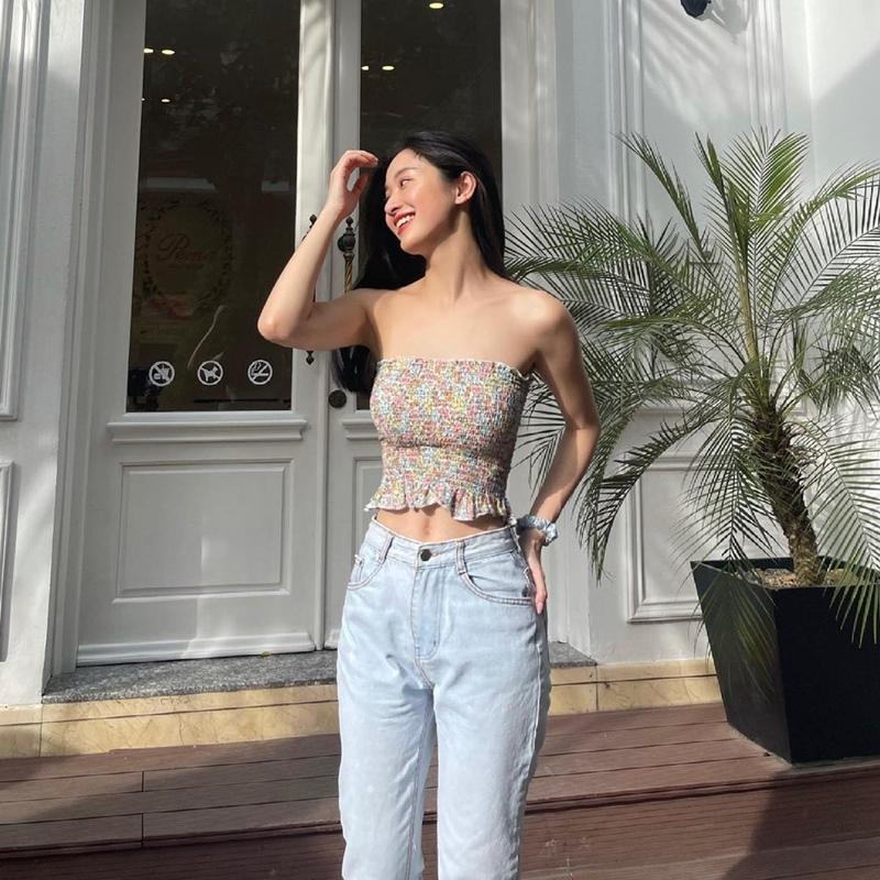 Tiểu Vy khoe lưng trần siêu hot - Chi Pu lộ chân ngực căng đét-10