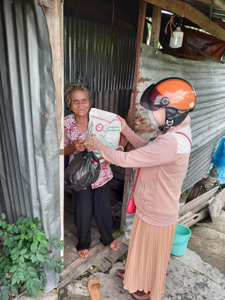 Thủy Tiên choáng váng vì đưa mẹ bao nhiêu tiền cũng hết-4