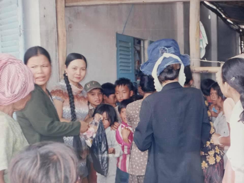 Thủy Tiên choáng váng vì đưa mẹ bao nhiêu tiền cũng hết-11