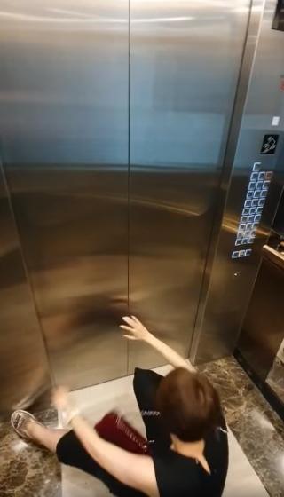 Pha Lê bị quay lén cảnh say xỉn quẩy banh thang máy-3