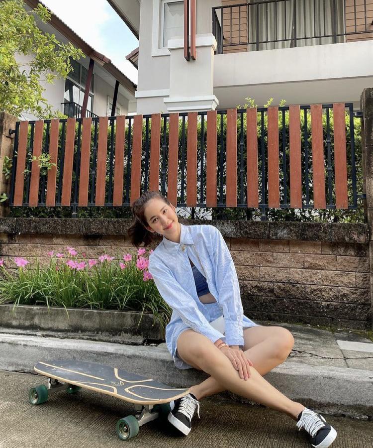 Mỹ nhân Việt, Thái lăng-xê mốt mặc sơ mi phanh cúc khoe eo con kiến-6