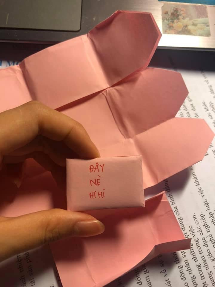 Hội sĩ tử rần rần ghen tị với ‘lá bùa’ mà cô bạn 2k3 nhận được trong kỳ thi THPT-4