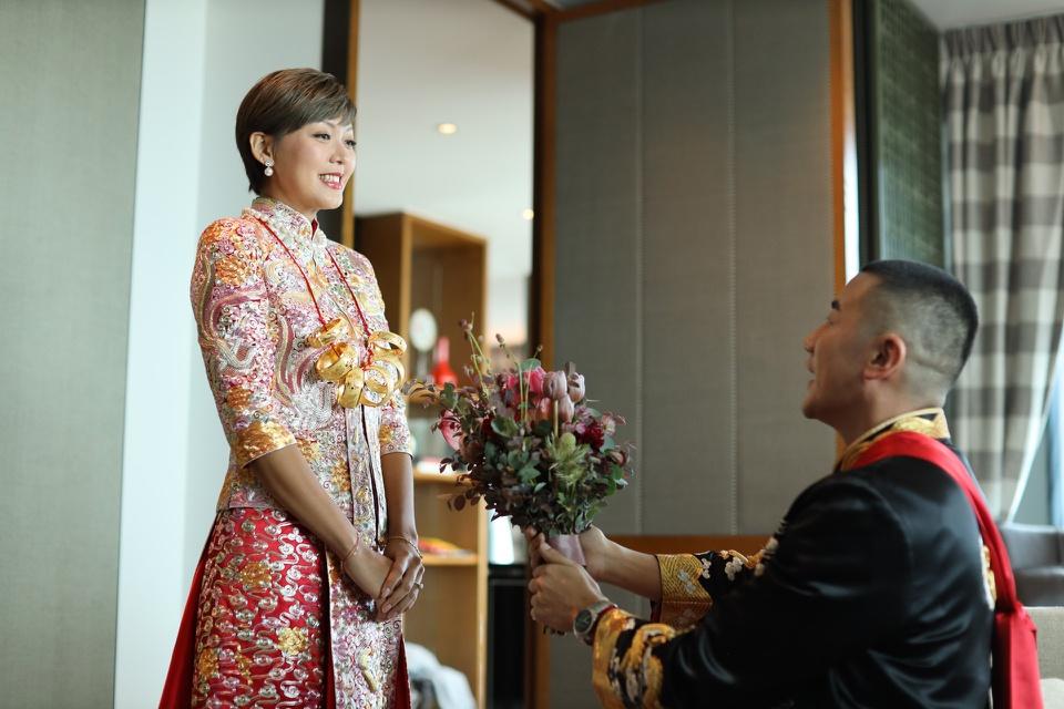 Trả lời phỏng vấn của HK01, Hồng Vĩnh Thành hết lời khen ngợi vợ: "Cô ấy là người sâu sắc, giao tiếp khéo léo, thẳng thắn và thấu hiểu tôi. Tôi đã xác định phải lấy cô ấy từ lâu. Cô ấy xứng đáng đạt 110/100 điểm".