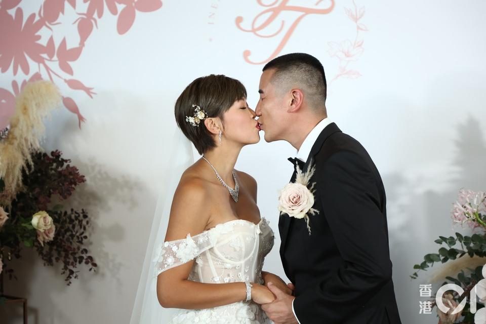 Hồng Vĩnh Thành xuất thân là MC trong một số chương trình của TVB trước khi chuyển sang đóng phim. Anh tham gia các phim: Đơn Luyến Song Thành, Tinh Nhắn Tình Yêu, Rào Cản Tình Yêu, Ẩm Thực Tranh Tài, Người Vợ Tuyệt Vời …