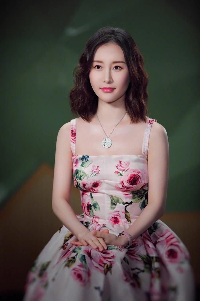 Mỹ nhân nổi cùng thời Lưu Diệc Phi sa cơ, bị vượt mặt vì lý do không ngờ-1