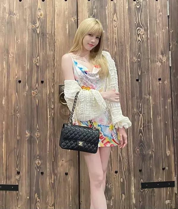 Thiều Bảo Trâm khoe body mlem nhưng bàn tay mới thu hút sự chú ý-8