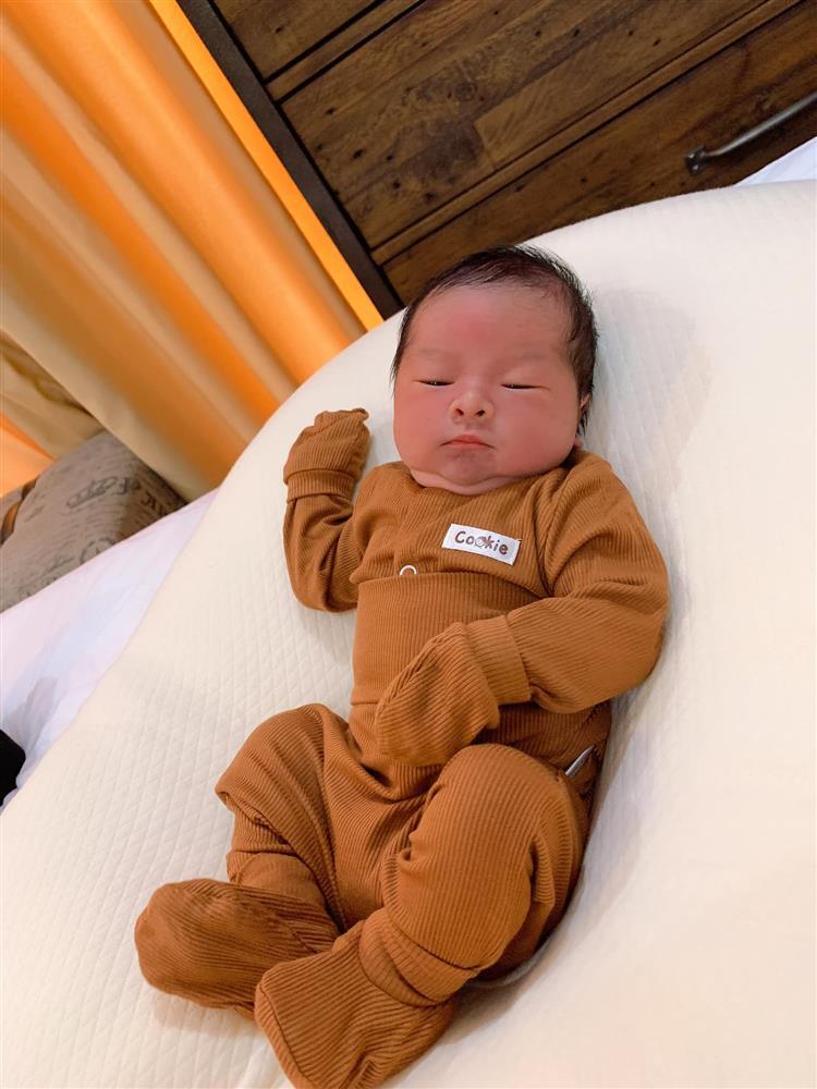 Cận cảnh quý tử vừa sinh của Quế Vân, giống bố như đúc-3