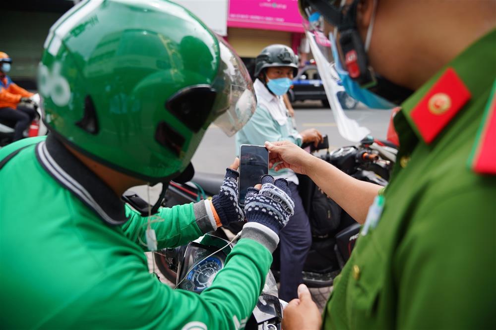 Shipper công nghệ chết cứng khi giao hàng không có giấy thông hành-1