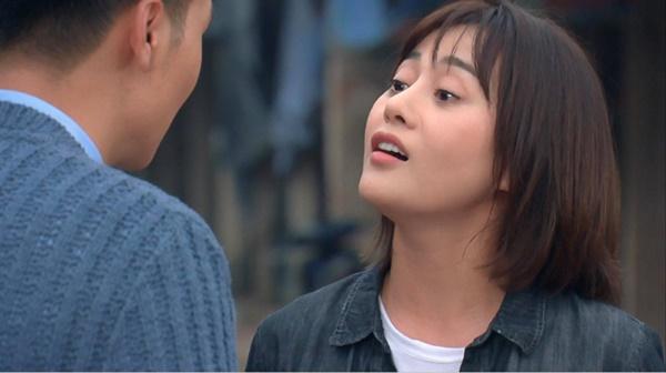 Hình ảnh khi làm mẫu ảnh của Phương Oanh khác biệt hoàn toàn với hình tượng nhân vật Nam do cô thủ vai trong phim truyền hình Hương Vị Tình Thân đang được phát sóng.