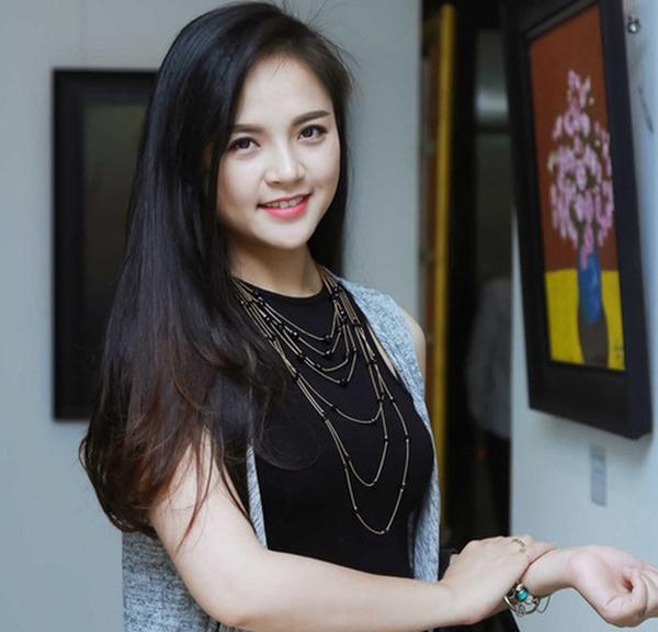 Tấm hình quá khứ của Thu Quỳnh với nụ cười hiền dịu cũng được người hâm mộ rất yêu thích.