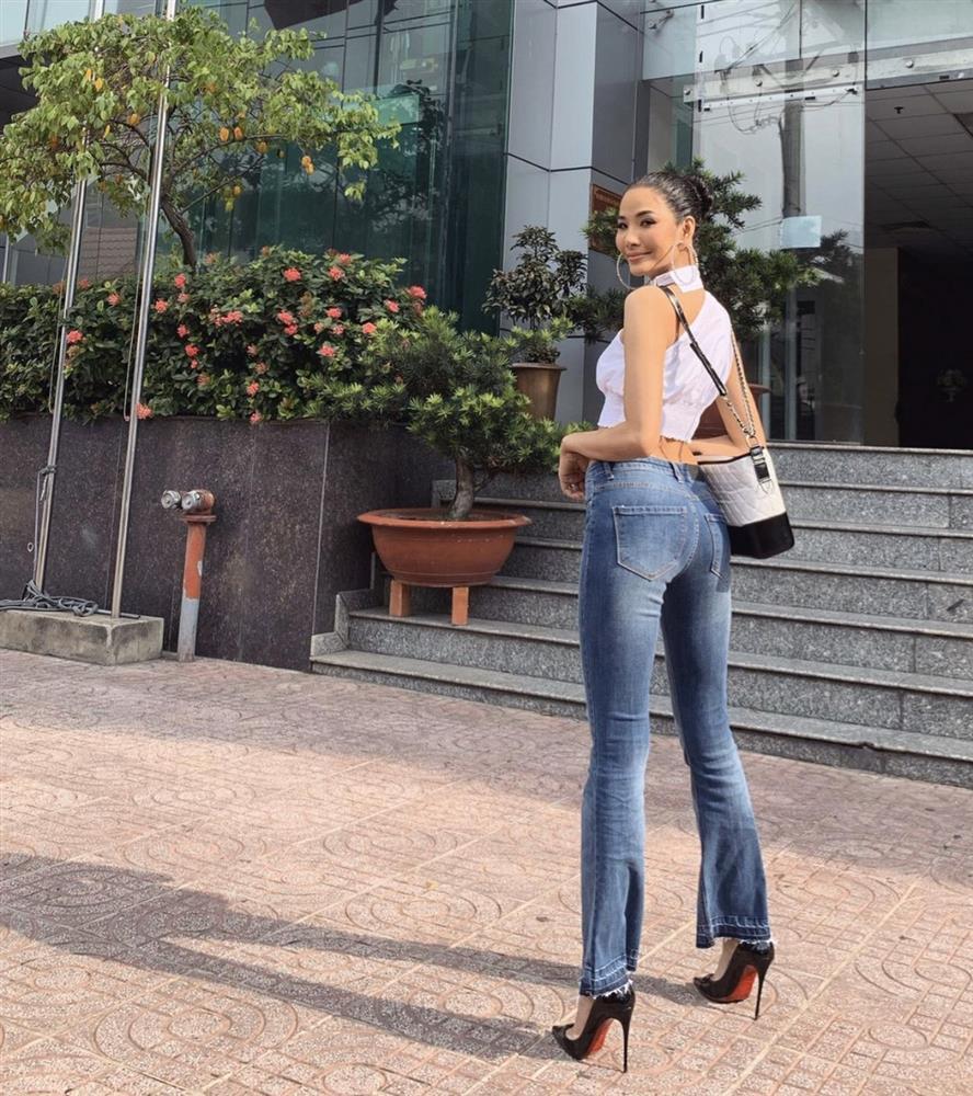 Hoàng Thùy mix túi Xà Leo: Sang xịn thì ít, luộm thuộm phần nhiều-4