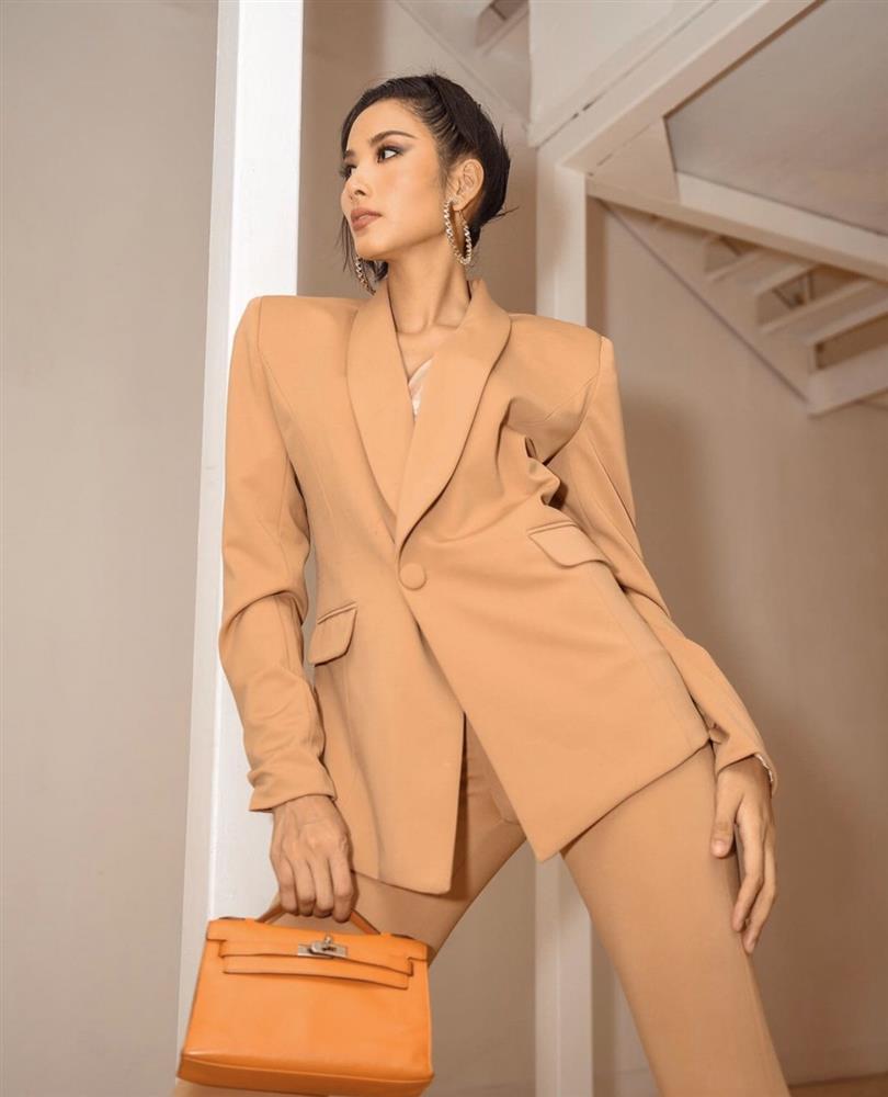 Hoàng Thùy mix túi Xà Leo: Sang xịn thì ít, luộm thuộm phần nhiều-14