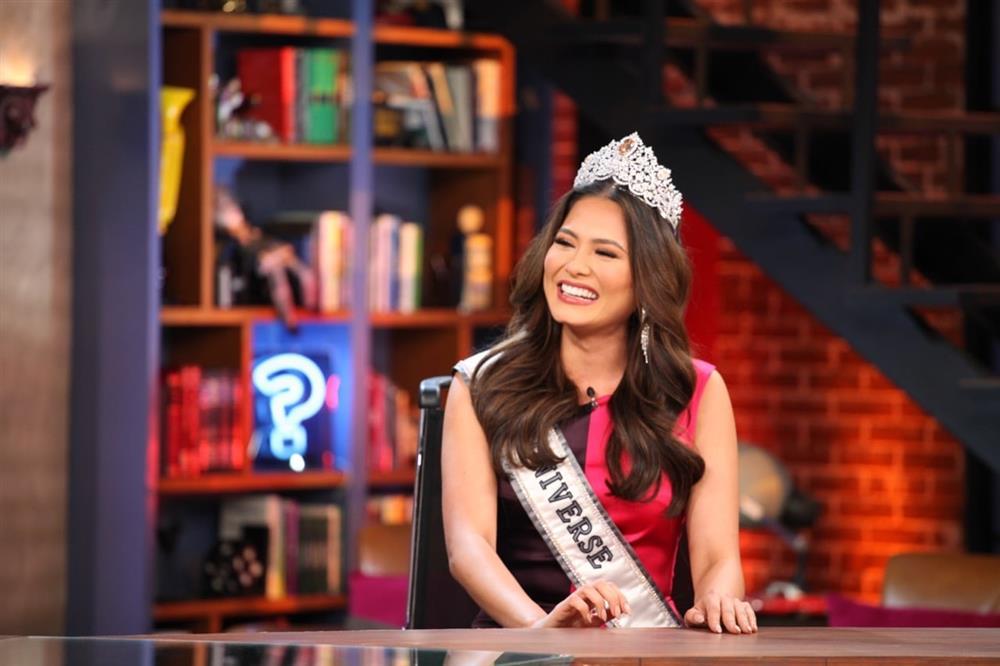 Nhan sắc tân Hoa hậu Hoàn vũ bị chê không hợp vương miện 116 tỷ-2