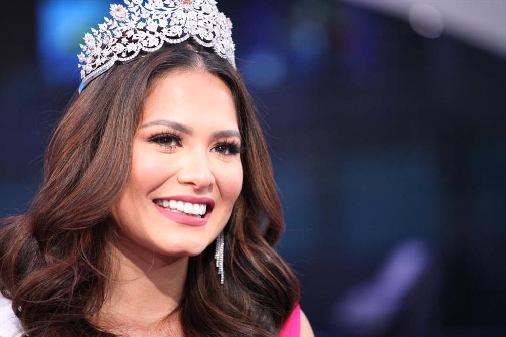 Nhan sắc tân Hoa hậu Hoàn vũ bị chê không hợp vương miện 116 tỷ-7