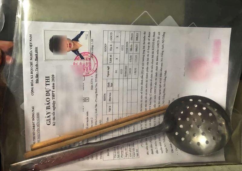 Chuyện sĩ tử quê độ trong kỳ thi, đặc biệt là sự cố cầm muỗng cầu may-2