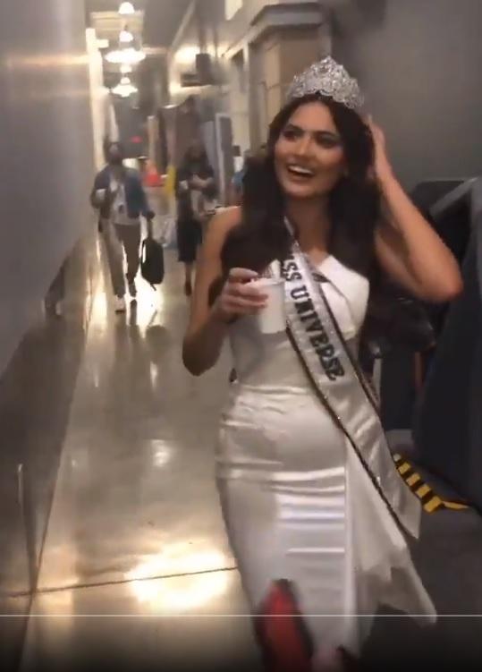 Hoa hậu Hoàn vũ Thế giới nhiều lần tự dìm dáng, tố nhược điểm đô vật-4