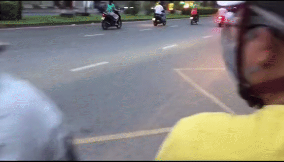 Danh tính cô gái quát 2 mẹ con: Thường phát từ thiện, thích nói trống không-3