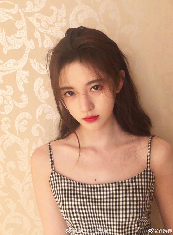 Bờ vai vuông góc, đẹp vạn người mê của Cúc Tịnh Y-4