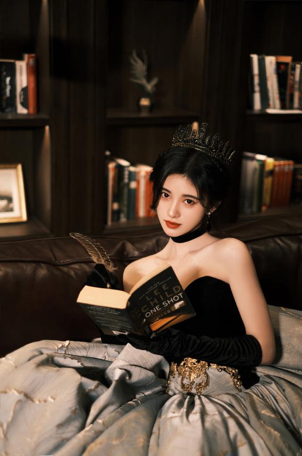 Bờ vai vuông góc, đẹp vạn người mê của Cúc Tịnh Y-8