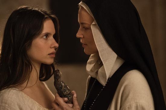 Phim 18+ chấn động Cannes 2021 với cảnh nóng của 2 nữ tu