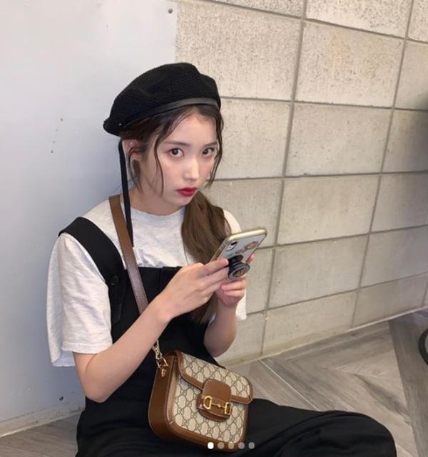 Mix đồ với váy yếm: Jennie BLACKPINK gợi cảm, IU hóa tiểu thư-1