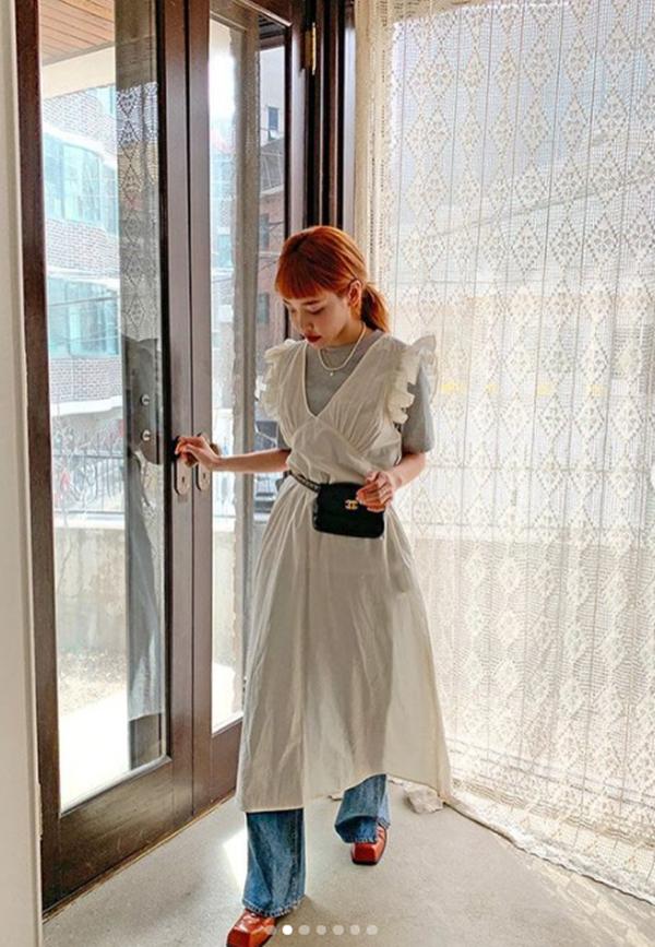 Mix đồ với váy yếm: Jennie BLACKPINK gợi cảm, IU hóa tiểu thư-7