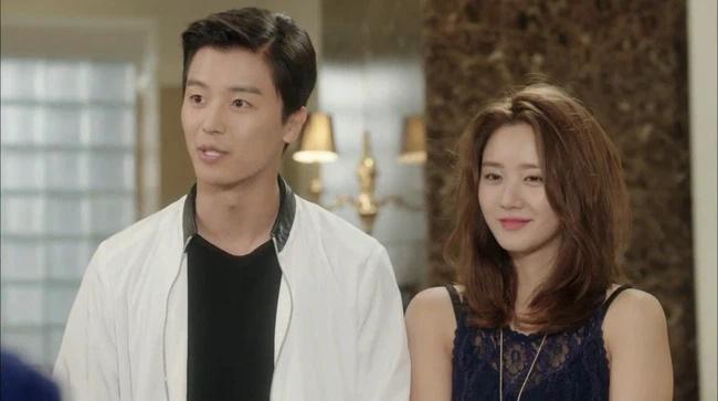 Làm bánh sinh nhật tạo bất ngờ, vừa vào phòng bạn trai đã thấy cảnh sốc óc-1