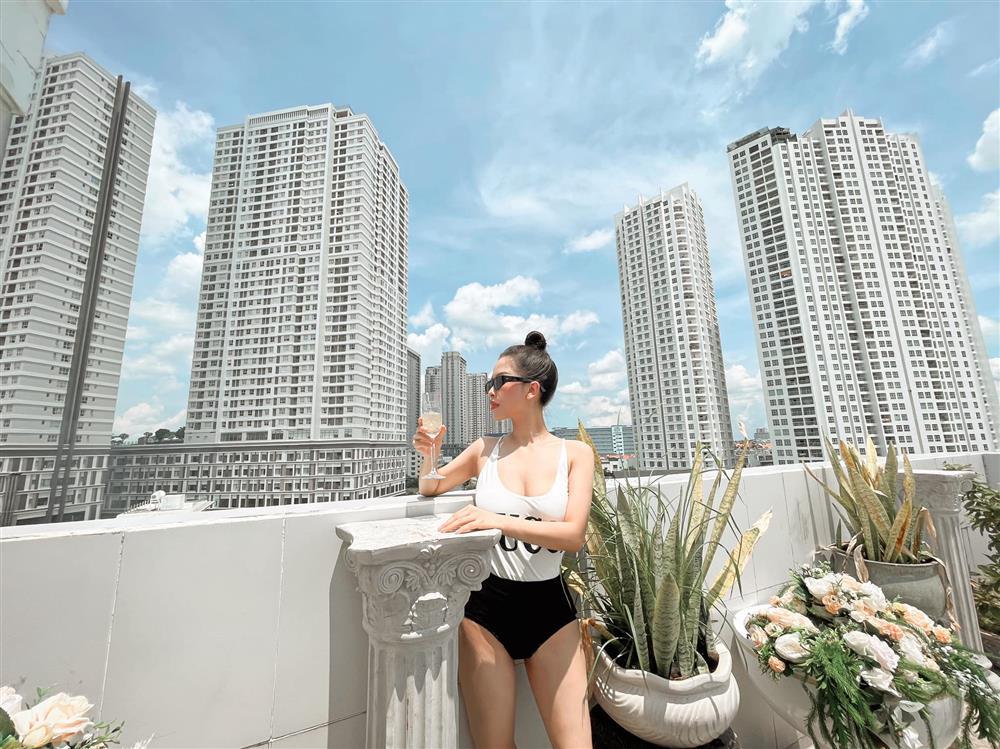 Vợ chồng anh trai Bảo Thy ở nhà tránh dịch mà như đi nghỉ dưỡng-6