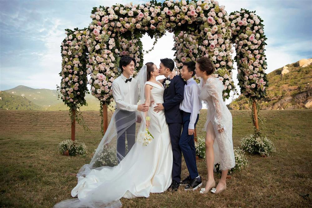 Bật mí hợp đồng hôn nhân của Thu Hoài và chồng kém 10 tuổi-2