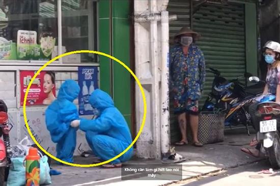 Bà ngoại khóc nấc khi cháu phải cách ly: 'Sao để cục vàng của tao chịu khổ?'