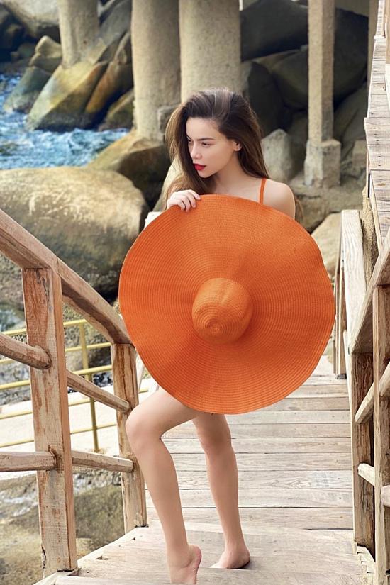 Hồ Ngọc Hà mặc chiếc váy đặc biệt chụp ảnh cùng Lisa và Leon-7