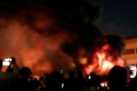Iraq: Nổ bình oxy, cháy khu điều trị bệnh nhân Covid-19, hơn 110 người thương vong