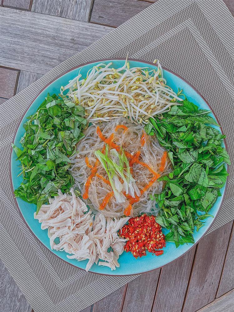 Lan Khuê chăm nấu ăn mùa dịch, nhìn 7749 món thèm nhỏ dãi-5