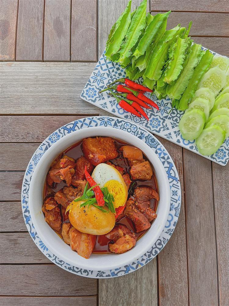 Lan Khuê chăm nấu ăn mùa dịch, nhìn 7749 món thèm nhỏ dãi-16