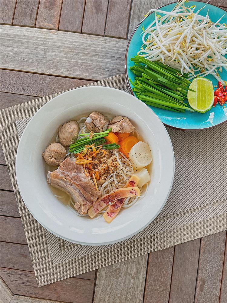 Lan Khuê chăm nấu ăn mùa dịch, nhìn 7749 món thèm nhỏ dãi-18