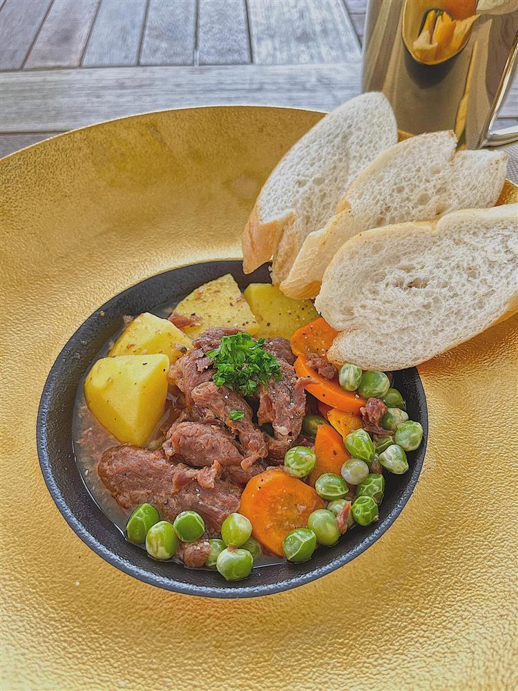 Lan Khuê chăm nấu ăn mùa dịch, nhìn 7749 món thèm nhỏ dãi-21