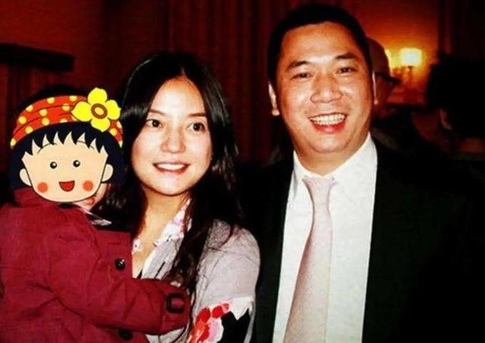 Bí ẩn quanh cái danh tỷ phú của chồng Triệu Vy-2