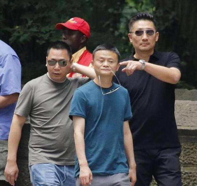 Bí ẩn quanh cái danh tỷ phú của chồng Triệu Vy-4