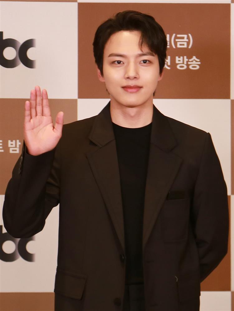 Mọt phim hóng trai xinh gái đẹp Yeo Jin Goo và Moon Ga Young hợp tác-1
