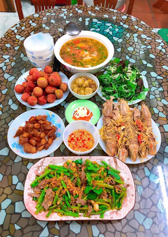 Bữa cơm ú ụ hải sản của dân miền biển, nhìn vào là biết có điều kiện-4