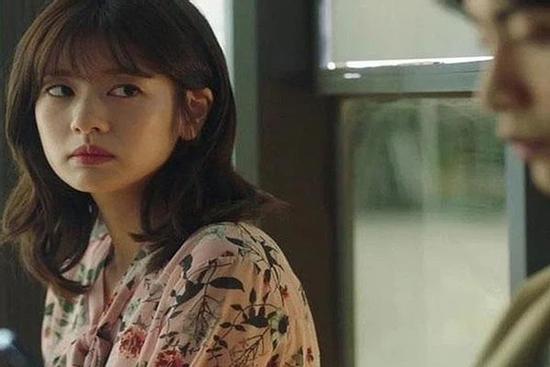 Gã chồng ngoại tình hoảng hốt khi đọc được nội dung trên tờ giấy vợ viết!