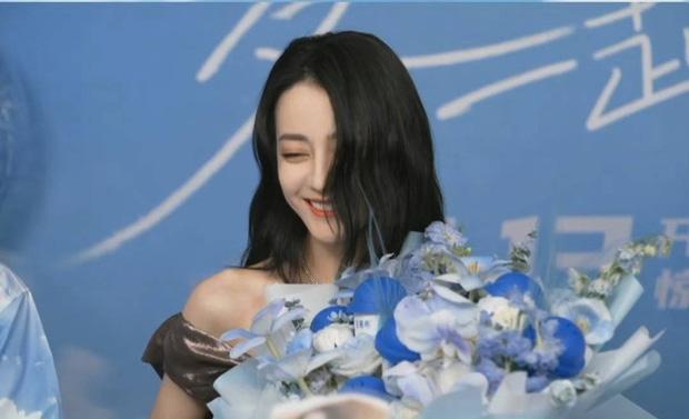 Địch Lệ Nhiệt Ba lộ diện giữa scandal phá thai, đẹp như nàng thơ-2