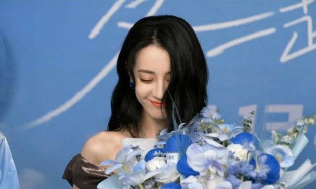 Địch Lệ Nhiệt Ba lộ diện giữa scandal phá thai, đẹp như nàng thơ-3