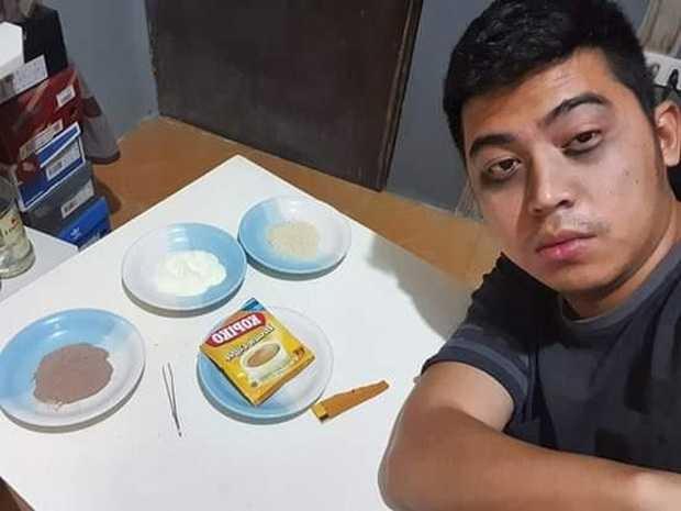 Sợ ra đường bị phạt, người dân dán luôn lý do lên mặt cho chắc cốp-7