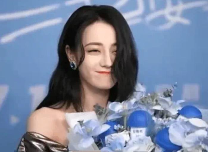 Địch Lệ Nhiệt Ba lộ diện giữa scandal phá thai, đẹp như nàng thơ-4