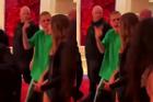 Fan bảo vệ Justin Bieber trước video 'quát vợ'
