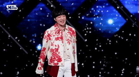 Idol hết xô xát tranh thời lượng lên hình đến cục súc ném đồ trên sân khấu-3