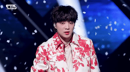 Idol hết xô xát tranh thời lượng lên hình đến cục súc ném đồ trên sân khấu-1